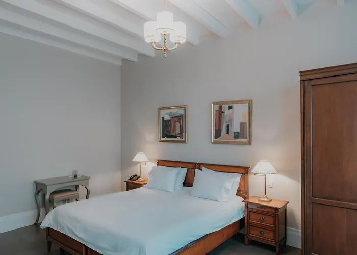 Xenon Inn